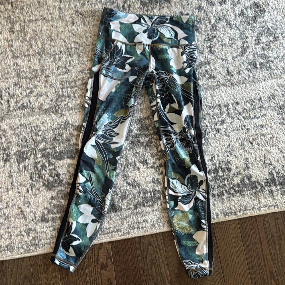 Athleta High Rise Tropical Mesh Chaturanga 7/8 Leggings 591360 O0827
